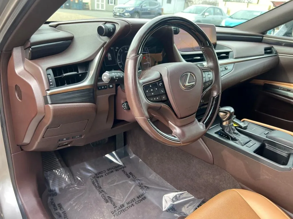 Lexus ES photo 26
