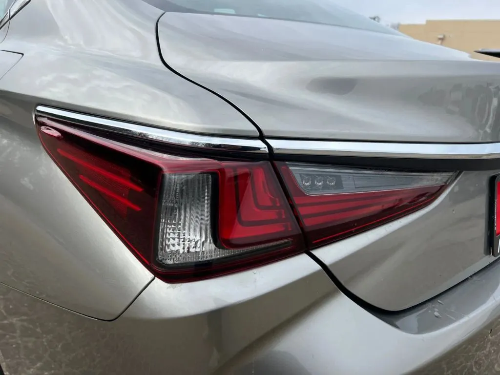 Lexus ES photo 37