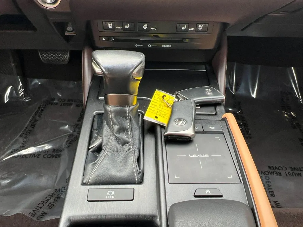 Lexus ES photo 12