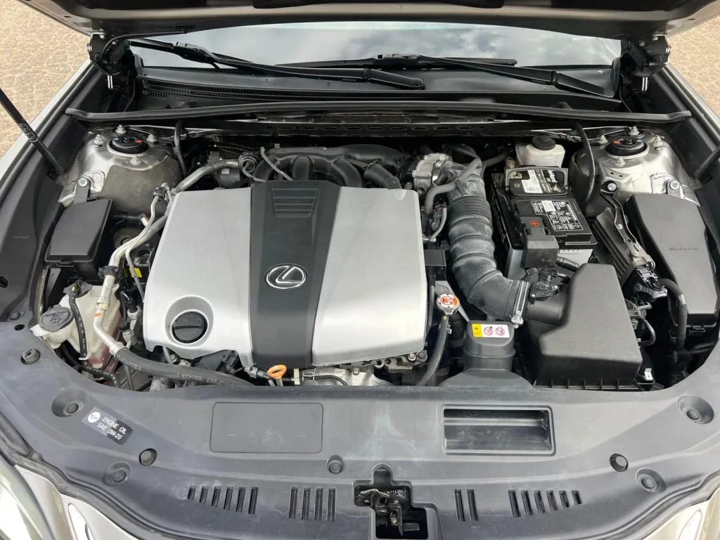 Lexus ES photo 28