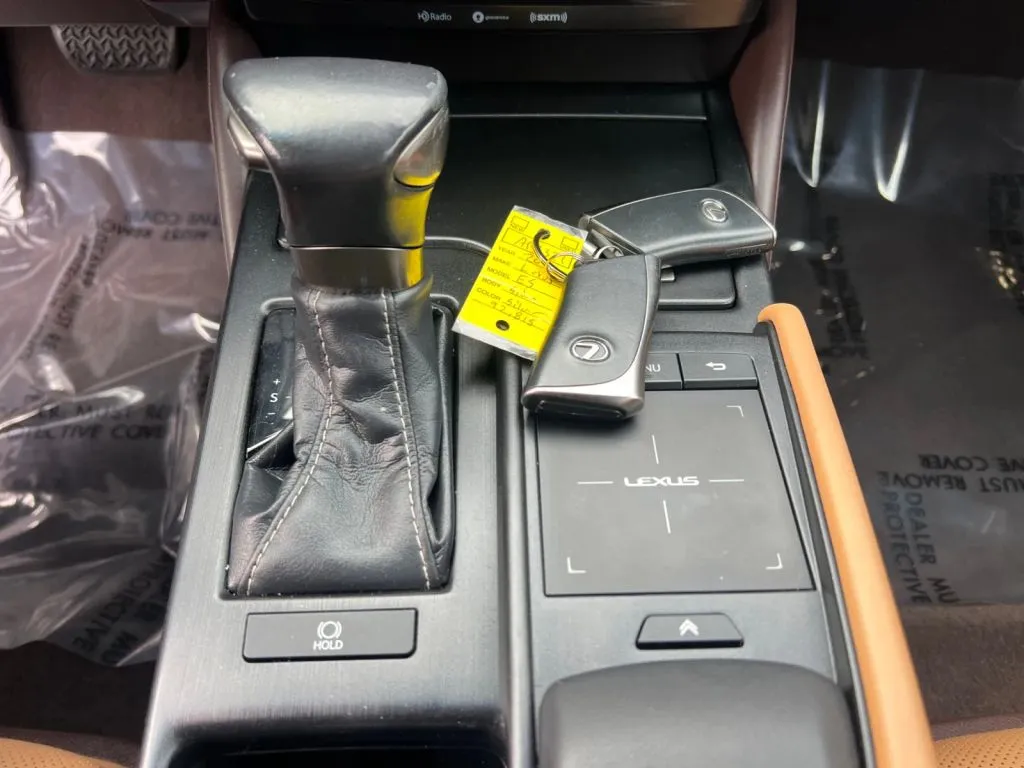 Lexus ES photo 41