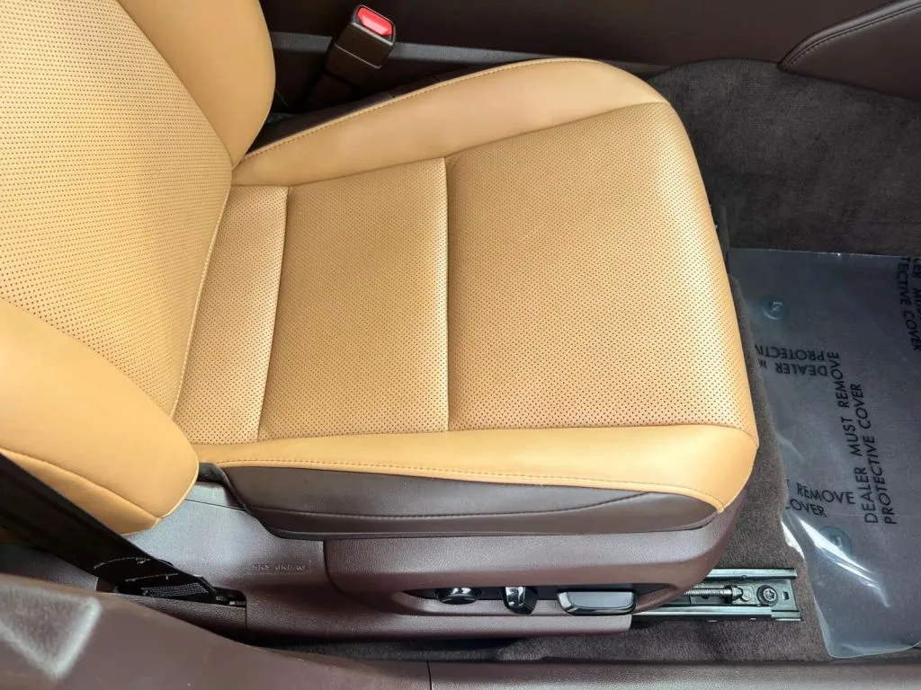 Lexus ES photo 16