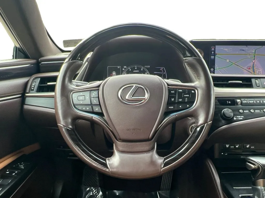 Lexus ES photo 13