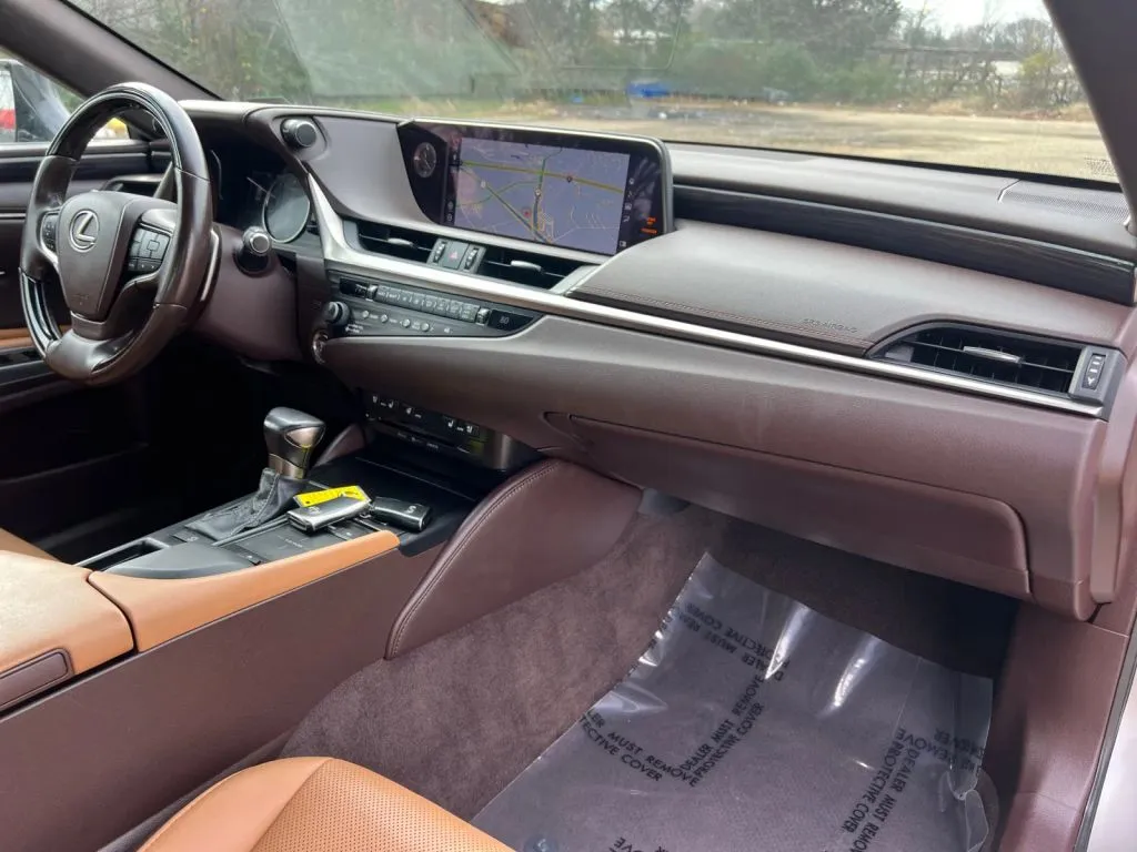 Lexus ES photo 17
