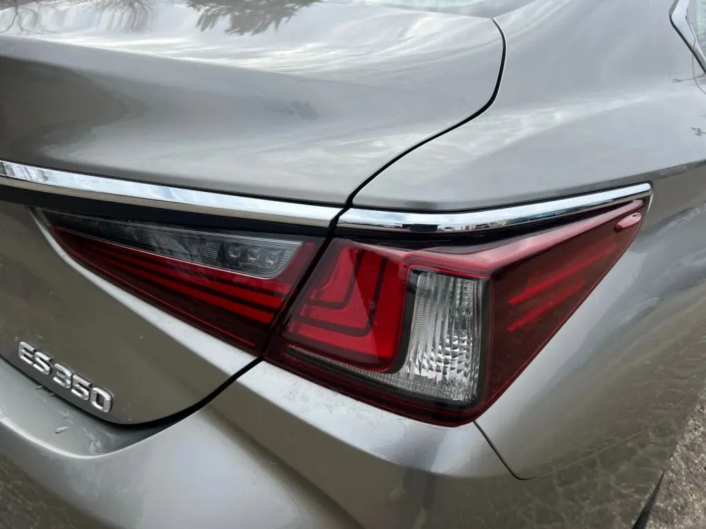 Lexus ES photo 36