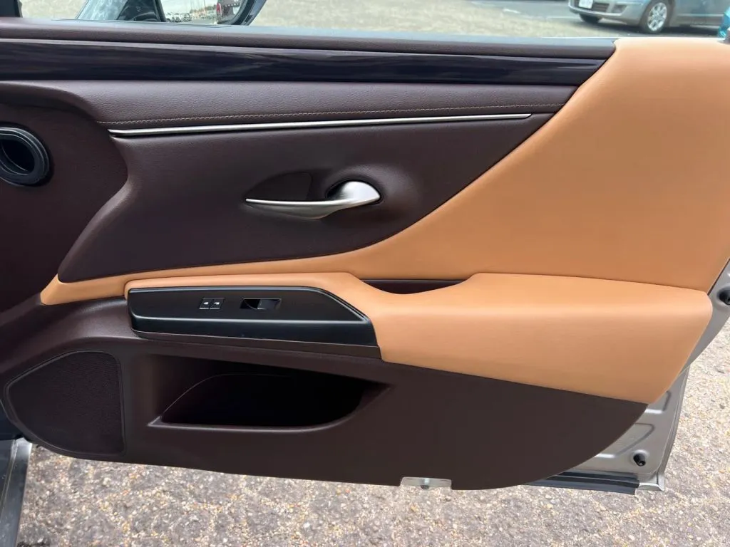 Lexus ES photo 18