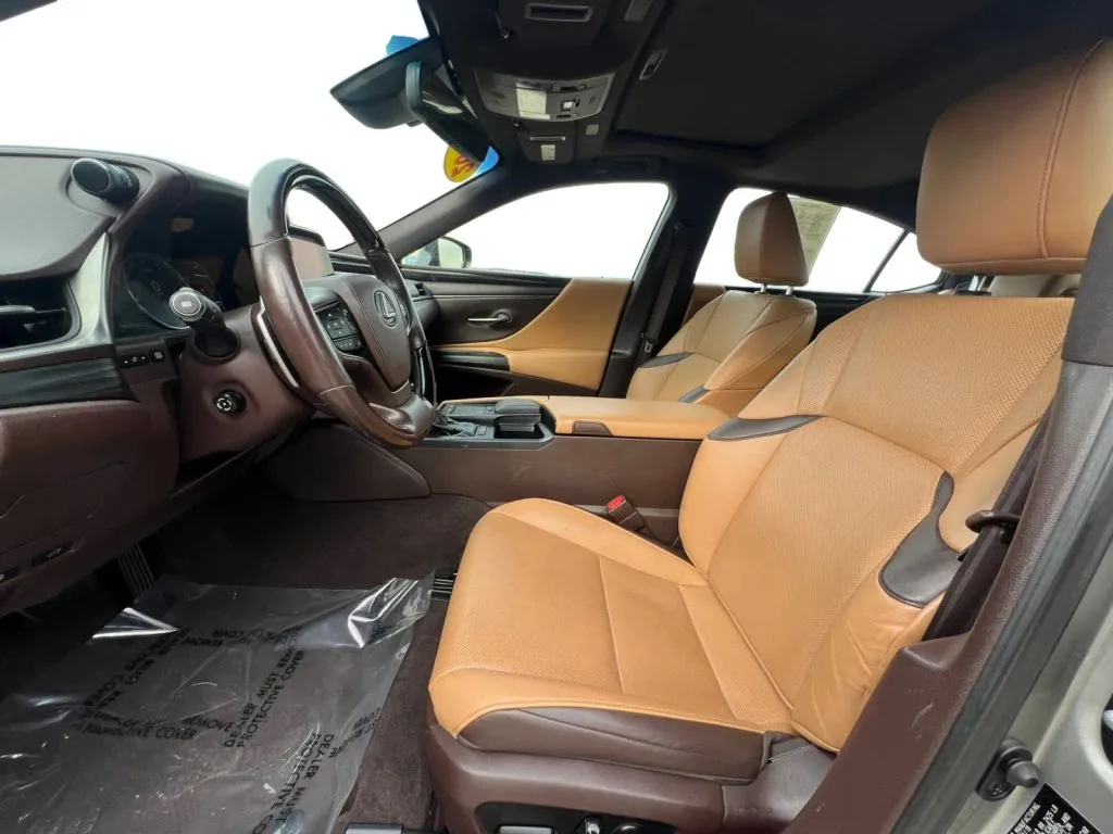 Lexus ES photo 10