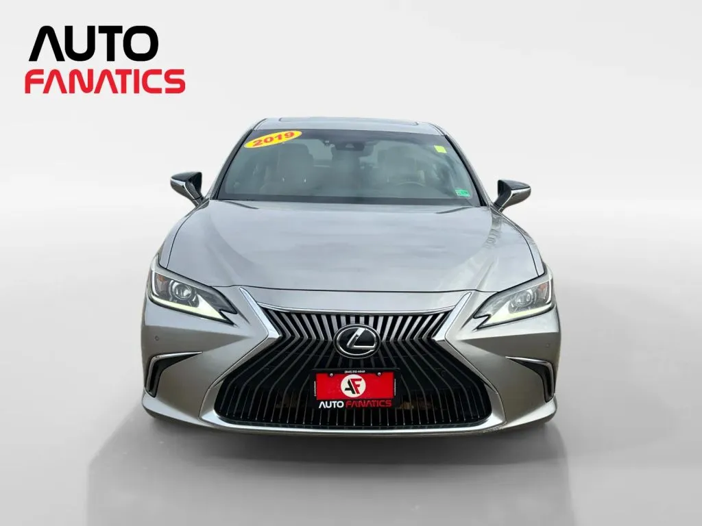 Lexus ES photo 9
