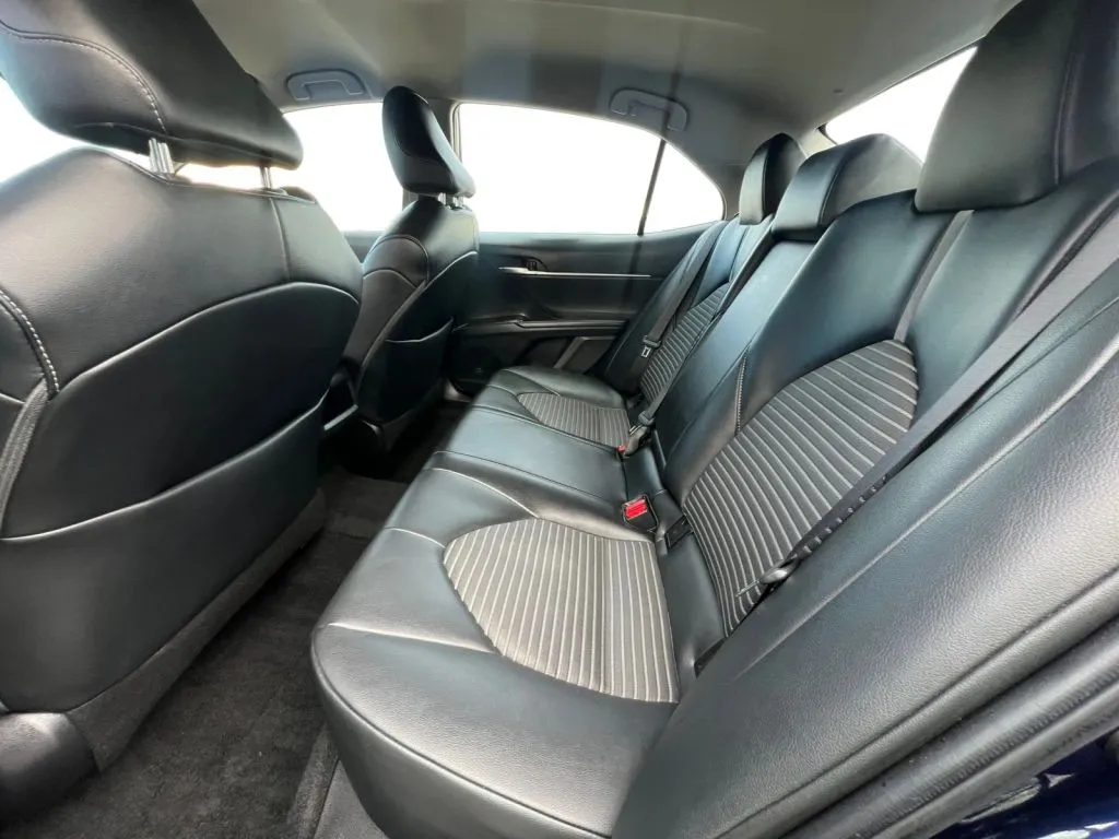 Toyota Camry photo 14