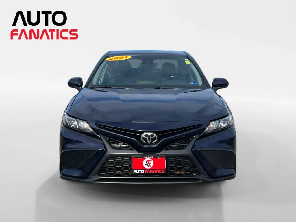 Toyota Camry photo 9