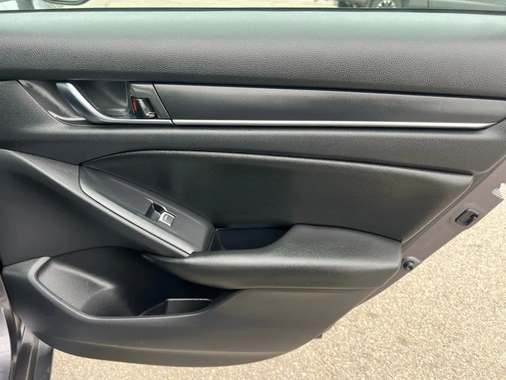 Honda Accord photo 19