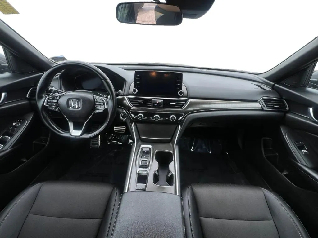 Honda Accord photo 11