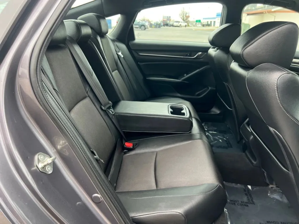 Honda Accord photo 18