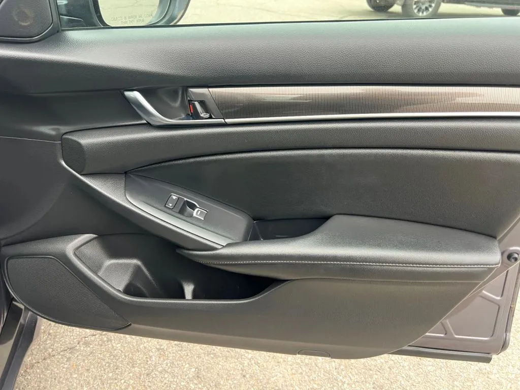 Honda Accord photo 17