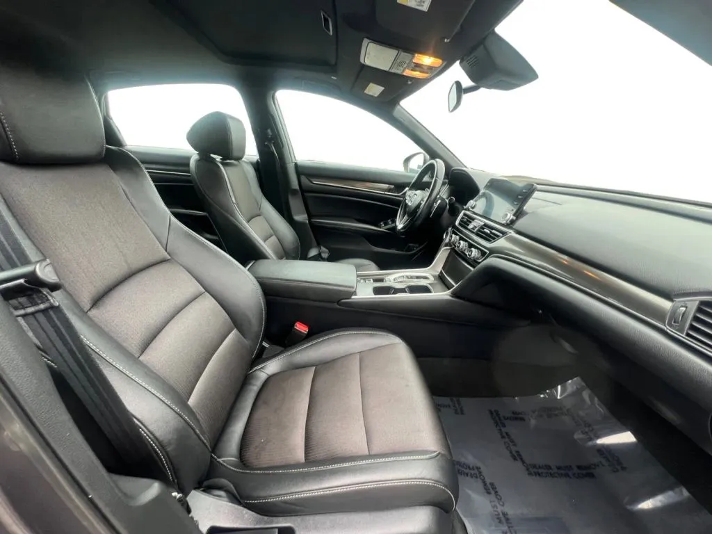 Honda Accord photo 15