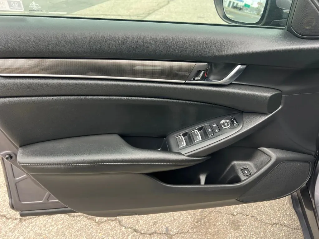 Honda Accord photo 23