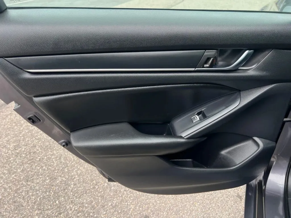 Honda Accord photo 22