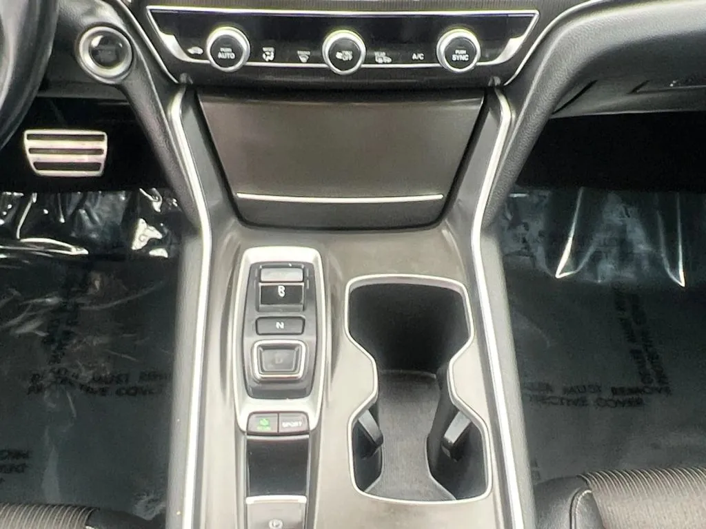 Honda Accord photo 12