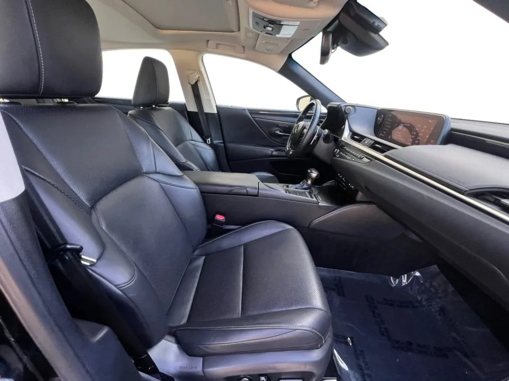 Lexus ES photo 15