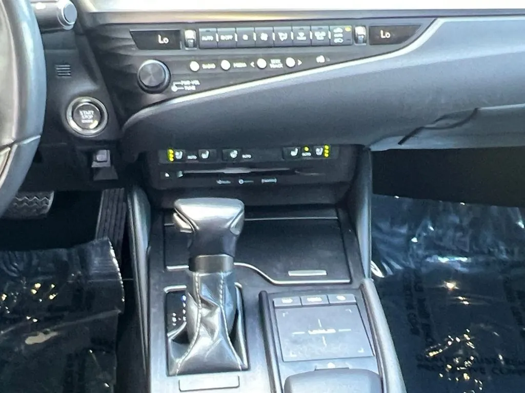 Lexus ES photo 12