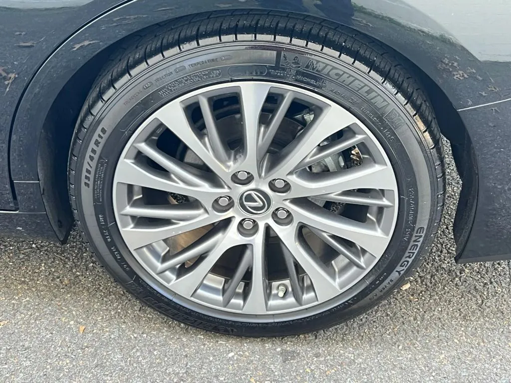 Lexus ES photo 39