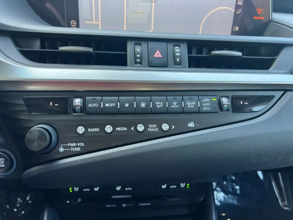 Lexus ES photo 42