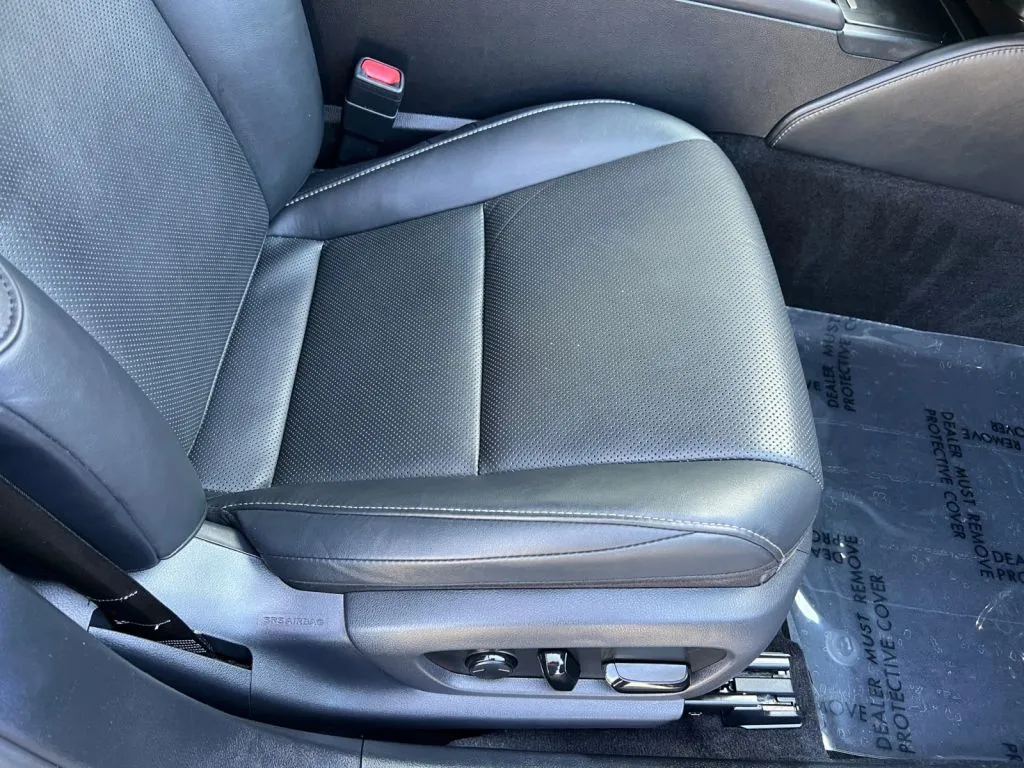 Lexus ES photo 16
