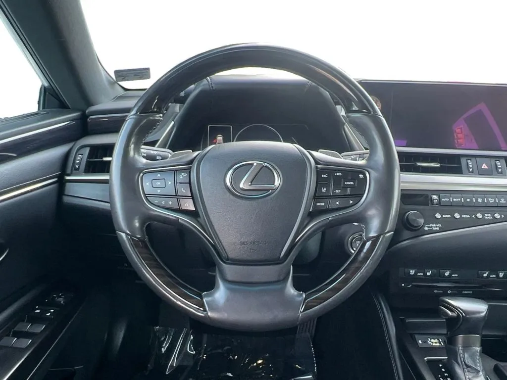 Lexus ES photo 13