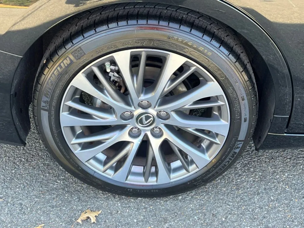 Lexus ES photo 36