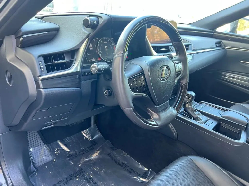 Lexus ES photo 25