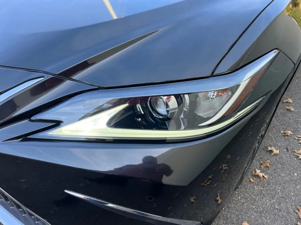 Lexus ES photo 32