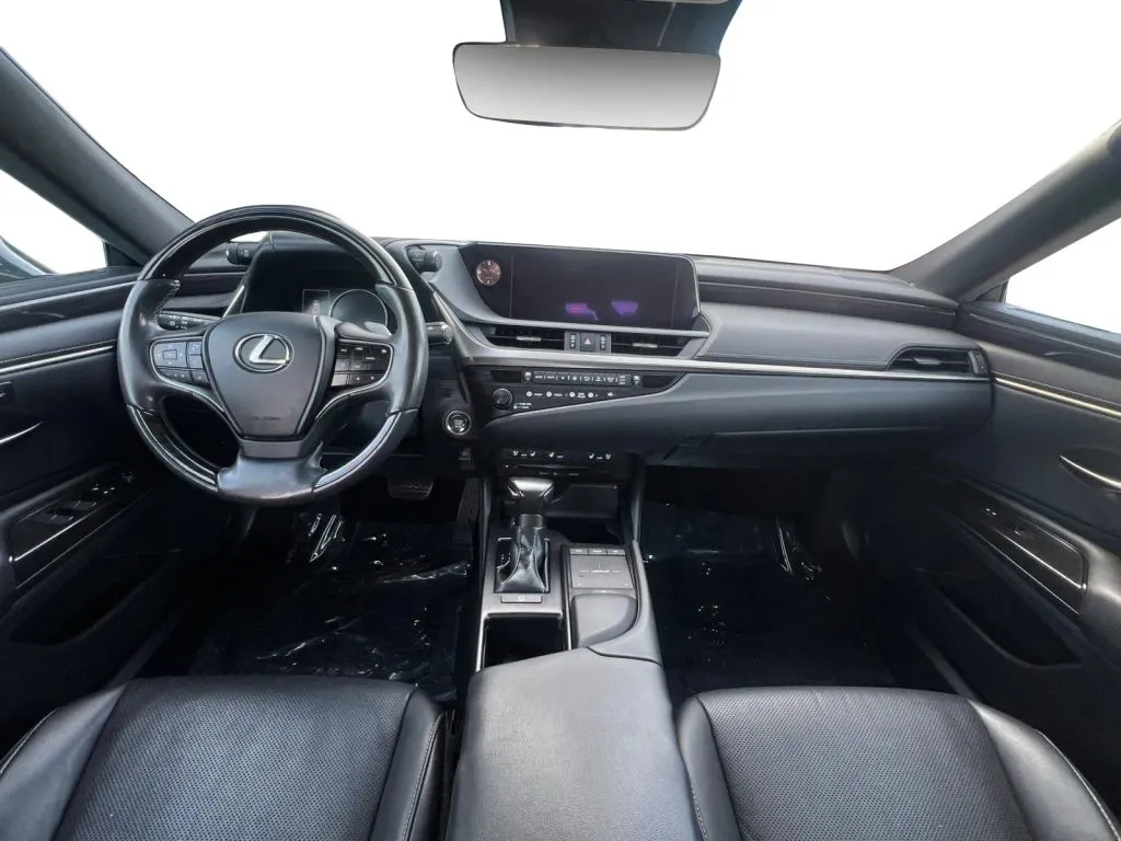 Lexus ES photo 11