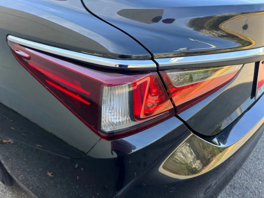 Lexus ES photo 38