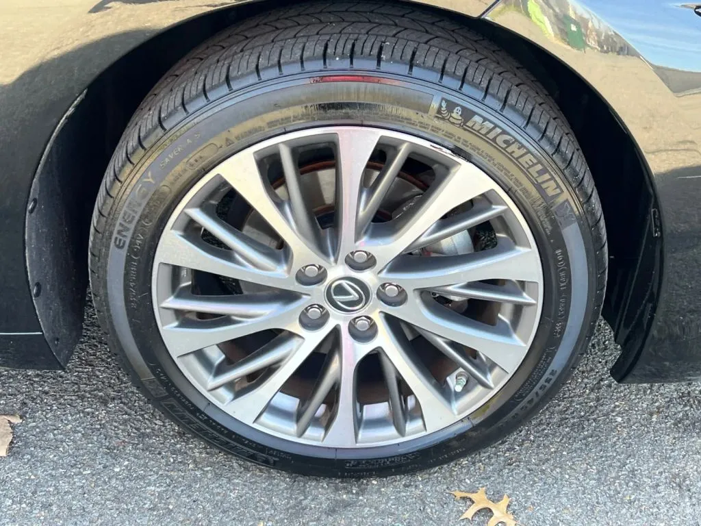 Lexus ES photo 34