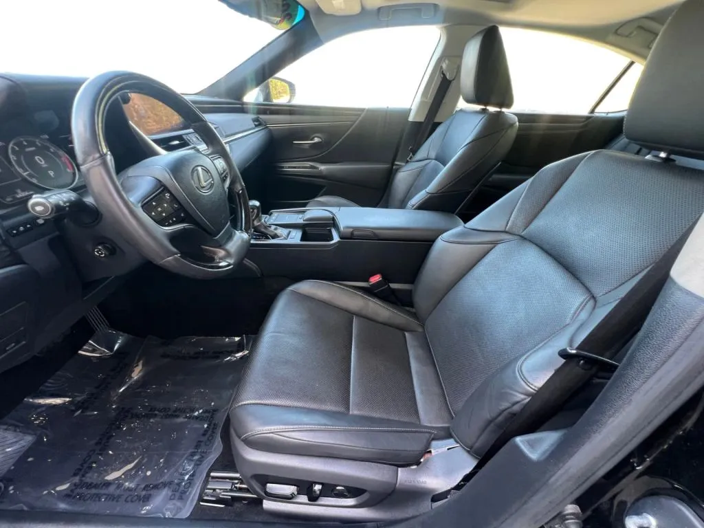 Lexus ES photo 10