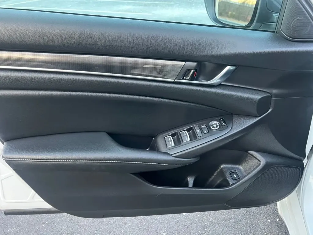 Honda Accord photo 26