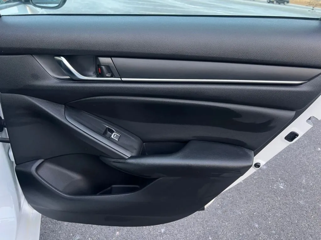 Honda Accord photo 21