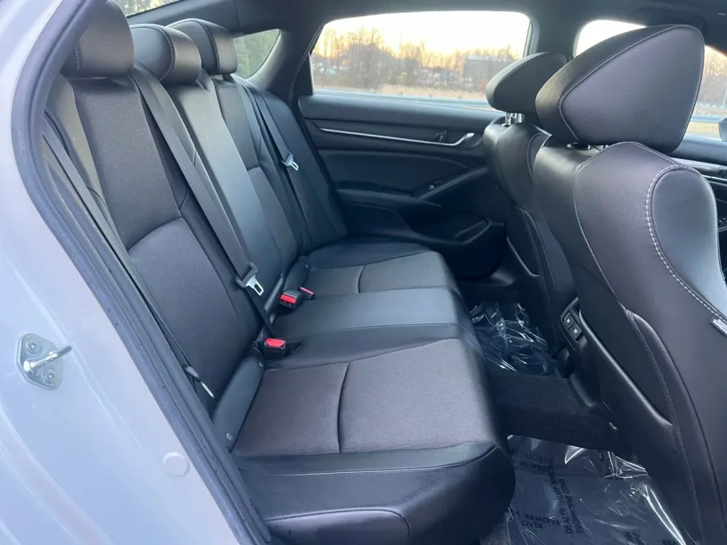 Honda Accord photo 19
