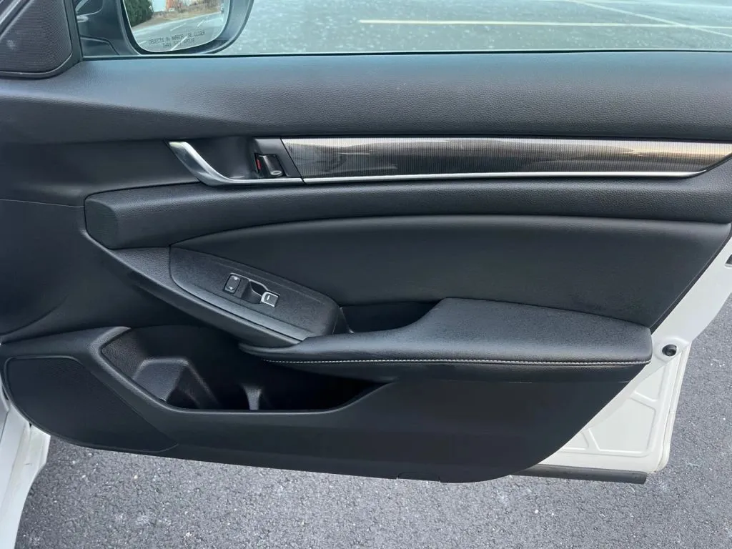 Honda Accord photo 18