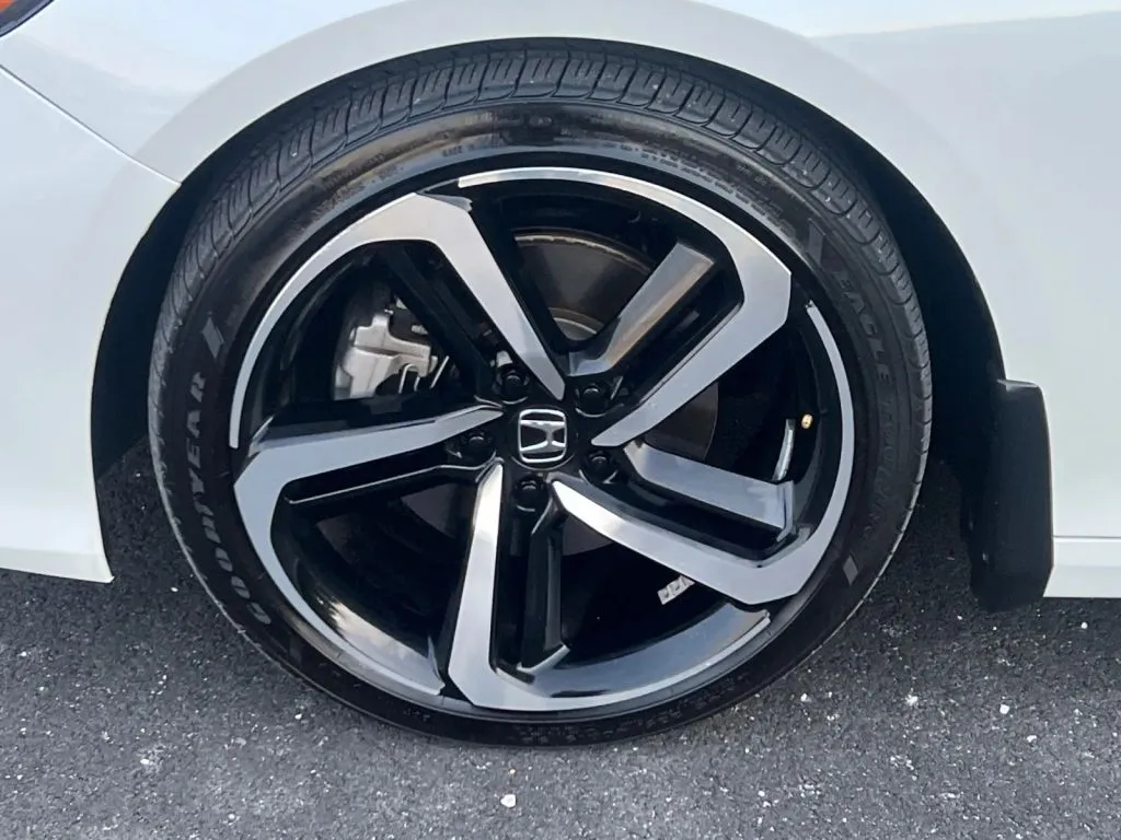 Honda Accord photo 30