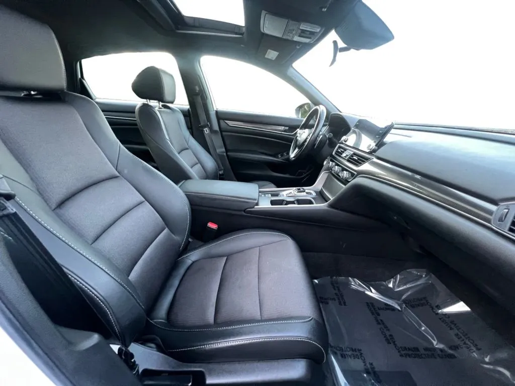 Honda Accord photo 15