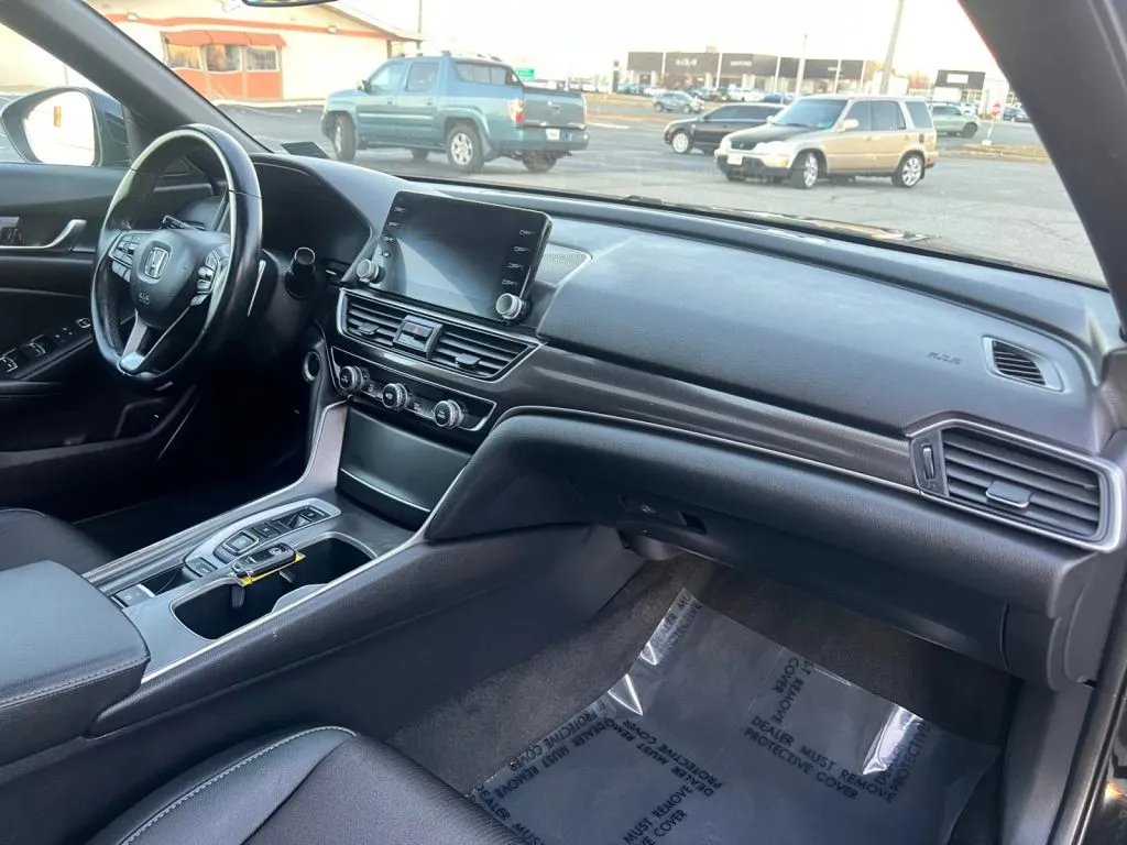 Honda Accord photo 17