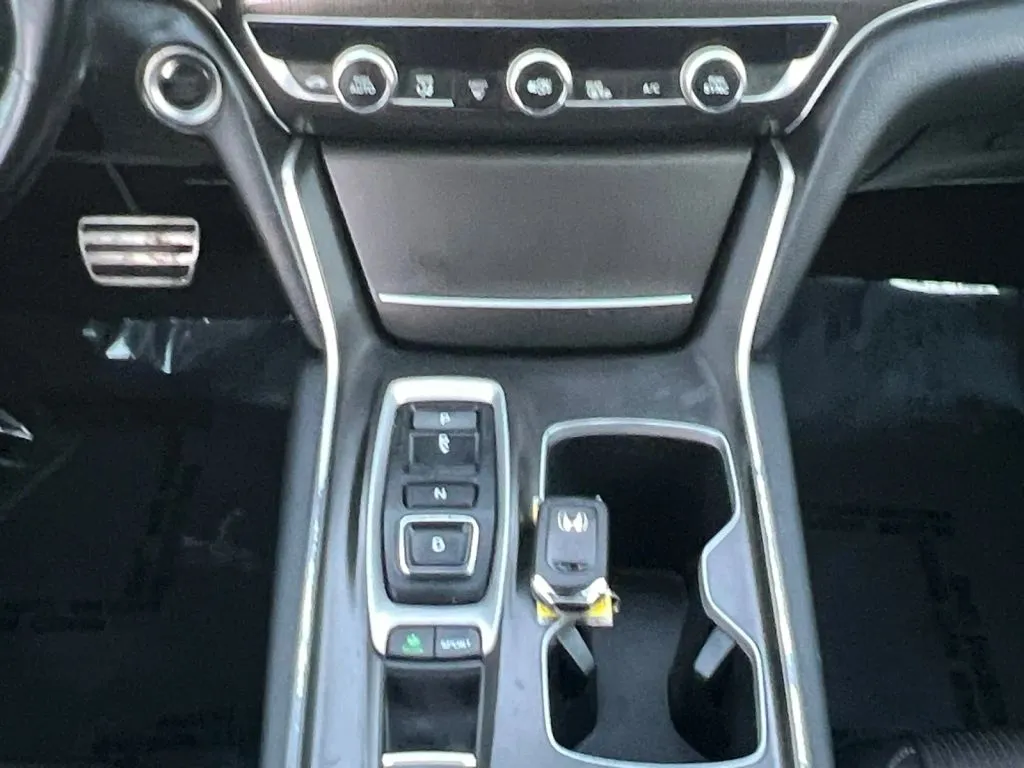 Honda Accord photo 12