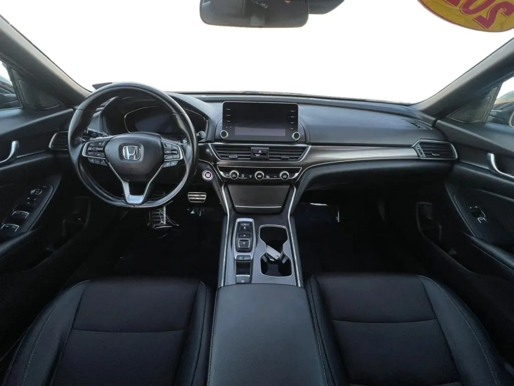 Honda Accord photo 11