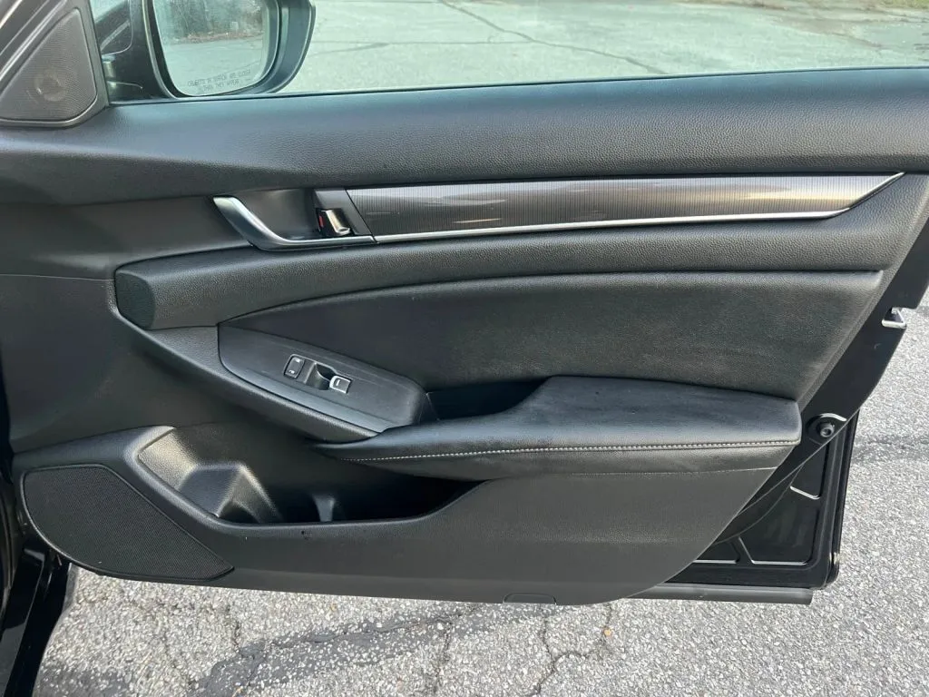 Honda Accord photo 18