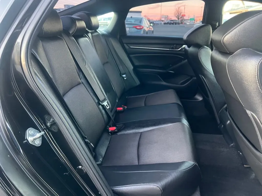 Honda Accord photo 19