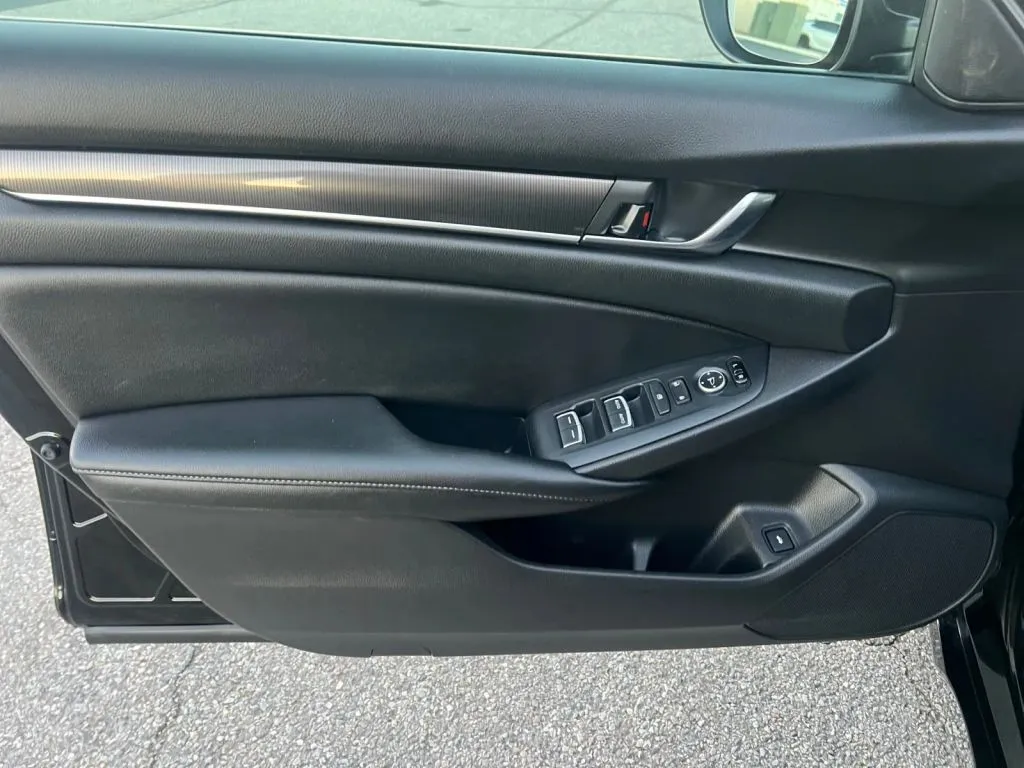 Honda Accord photo 28