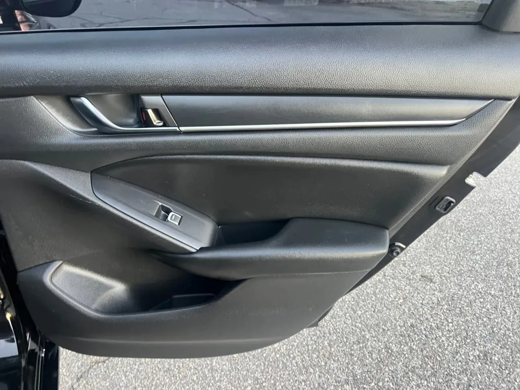 Honda Accord photo 21