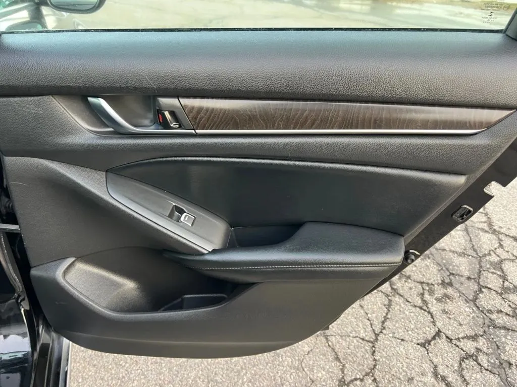 Honda Accord photo 20