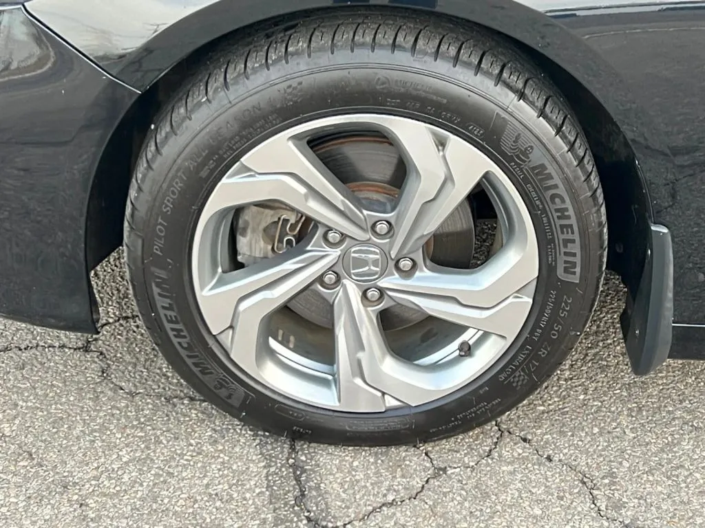 Honda Accord photo 29